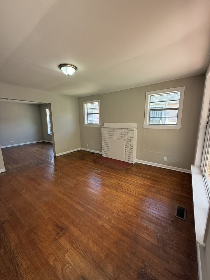 806 Gamma St S #1 - Photo 2 of 8