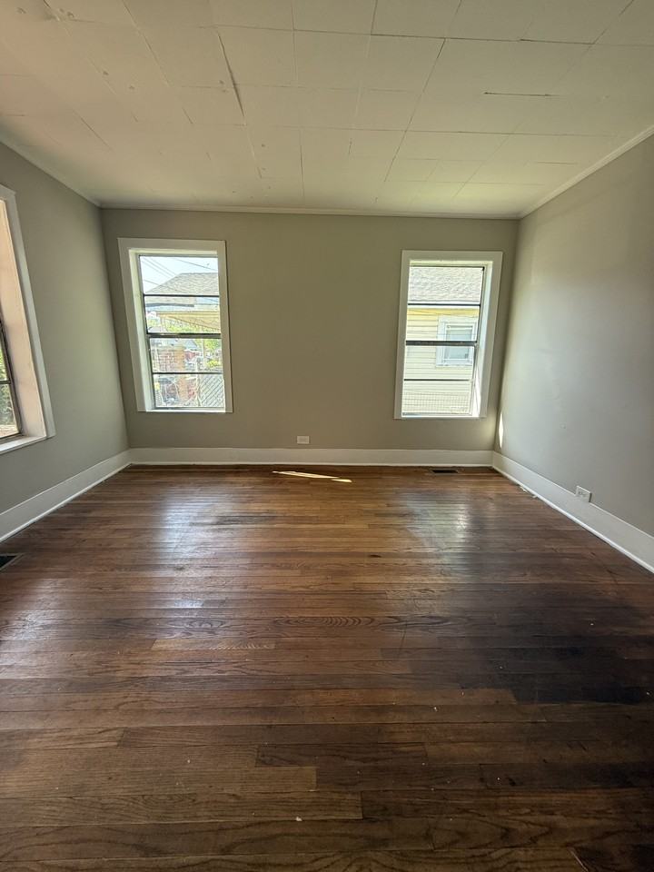 806 Gamma St S #1 - Photo 3 of 8