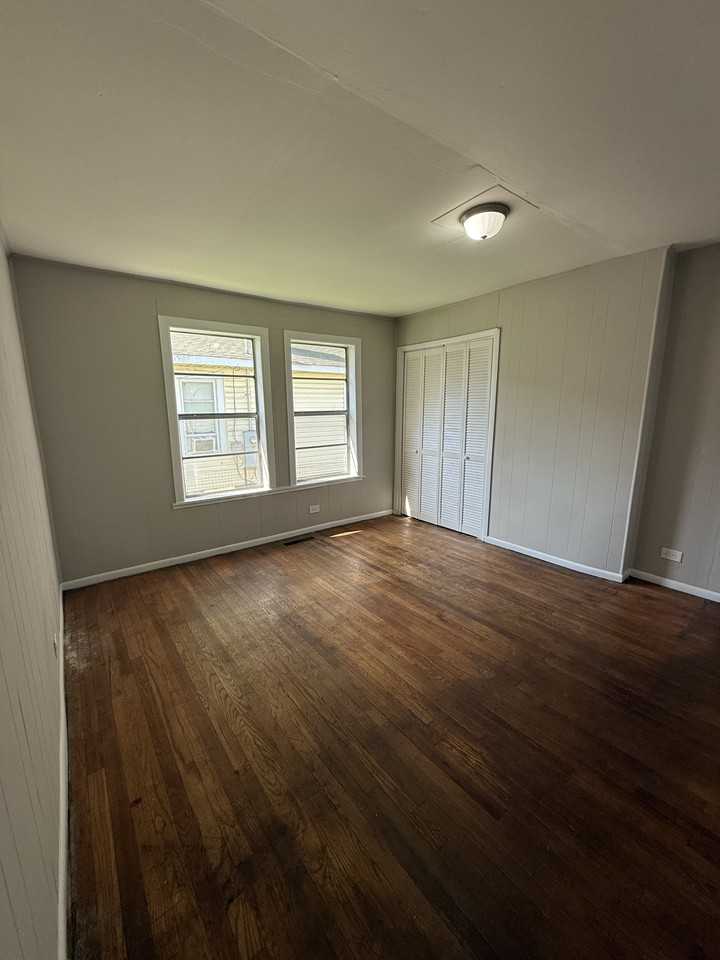 806 Gamma St S #1 - Photo 5 of 8