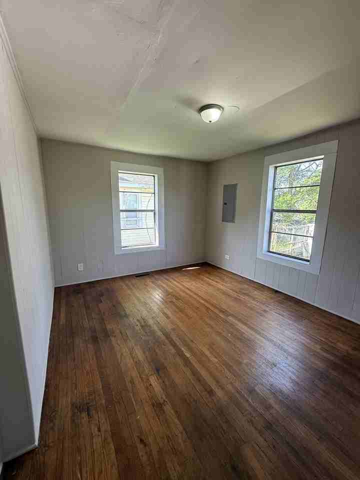 806 Gamma St S #1 - Photo 6 of 8