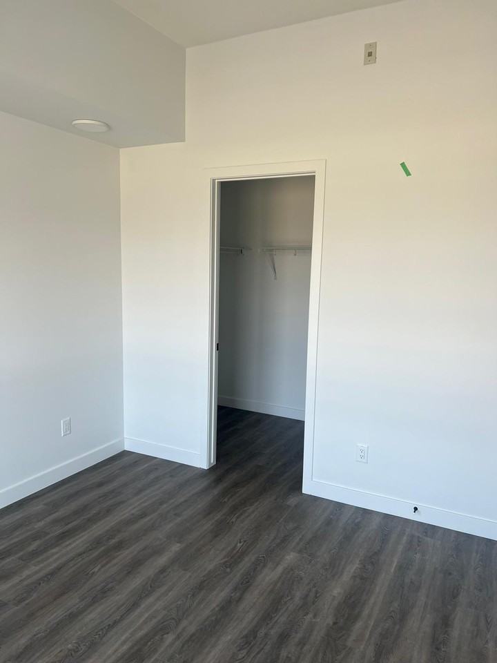 2411, 350 Livingston Common NE - 1 #1 - Photo 7 of 17