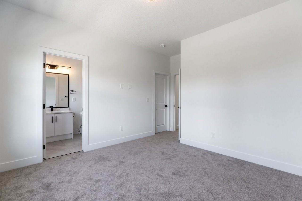 7906 75 St Nw #1 - Photo 7 of 27