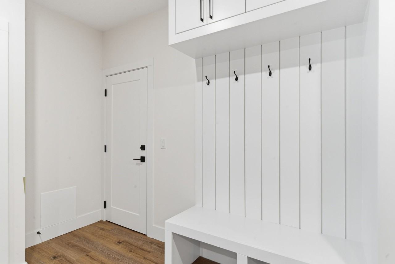 3517B 42 St Sw #1 - Photo 5 of 35