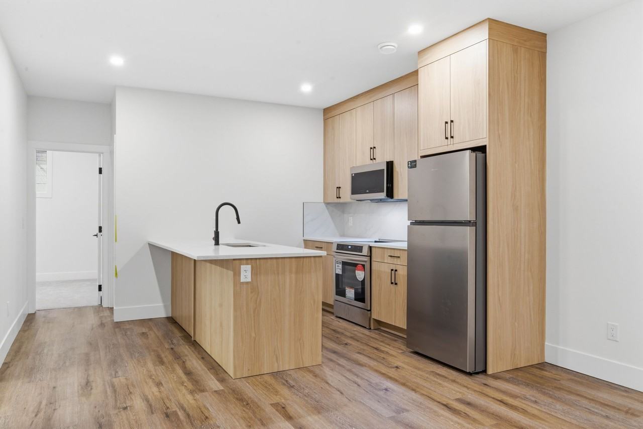 3517B 42 St Sw #1 - Photo 7 of 35