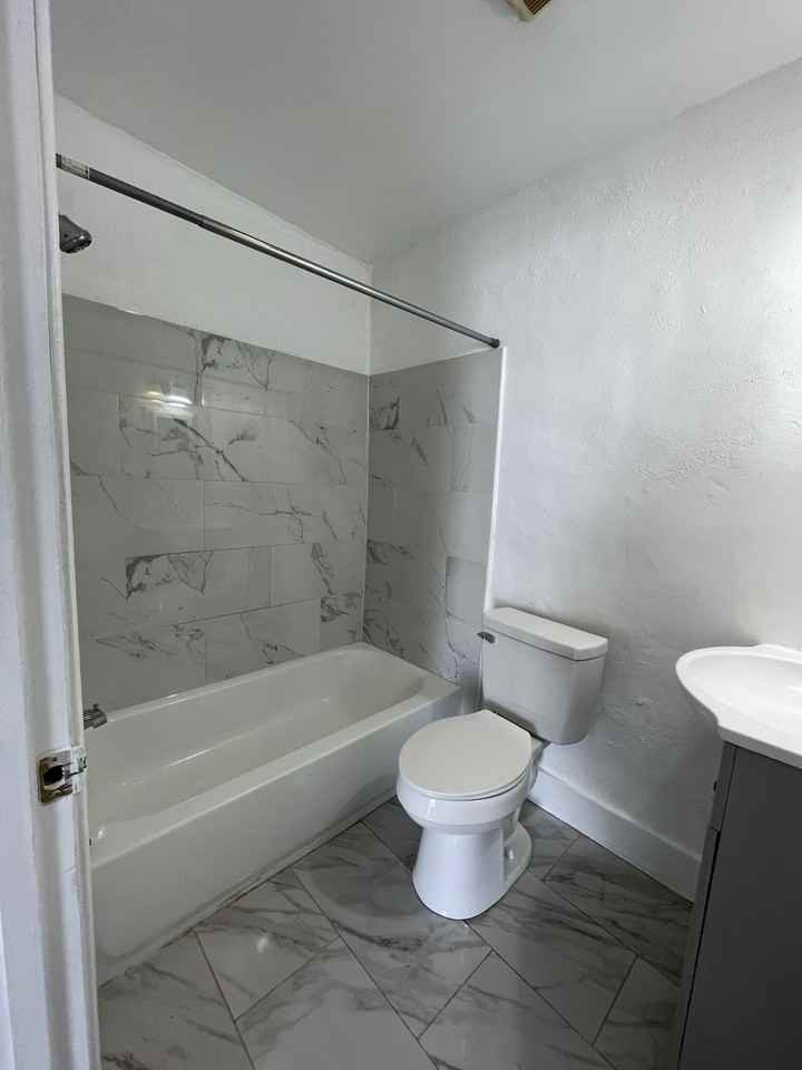 4320 Baronne St #4320 - Photo 3 of 9