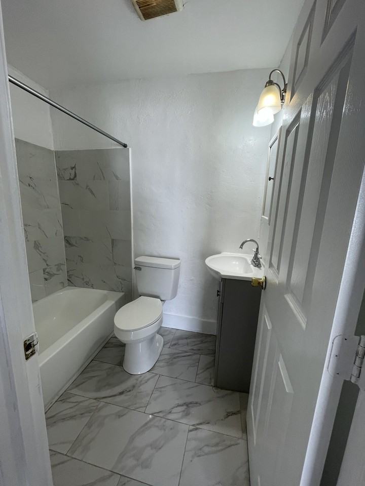 4320 Baronne St #4320 - Photo 4 of 9