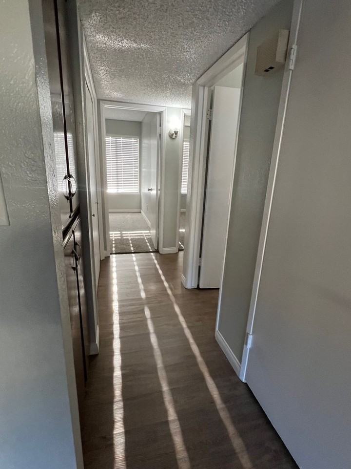 Raintree Garden Apartments - Photo 5 of 31