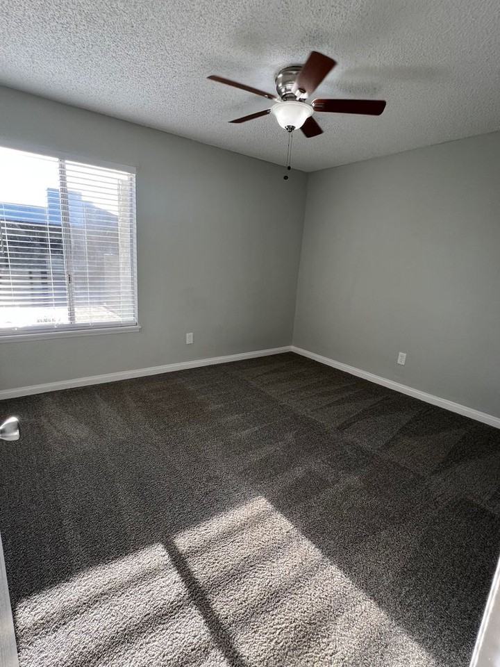 Raintree Garden Apartments - Photo 6 of 31