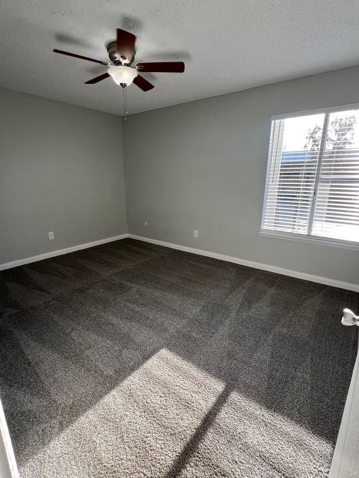 Raintree Garden Apartments - Photo 7 of 31