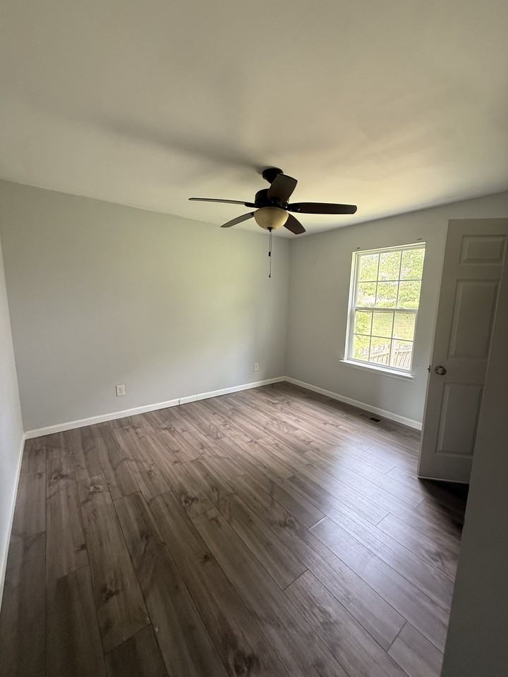 1405 Lee St Se #1 - Photo 3 of 8