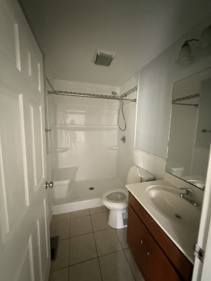 1405 Lee St Se #1 - Photo 4 of 8