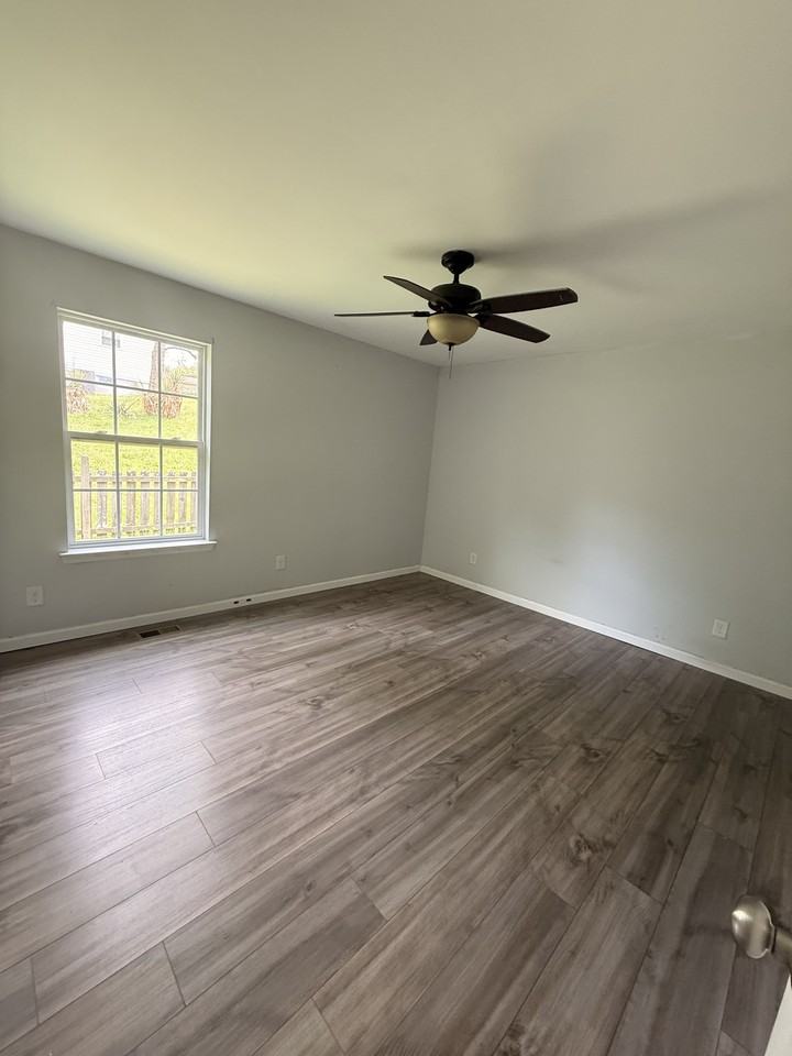 1405 Lee St Se #1 - Photo 5 of 8