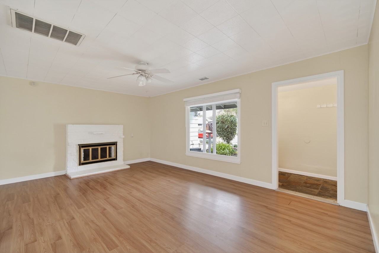 259 Gloria Dr #1 - Photo 2 of 10