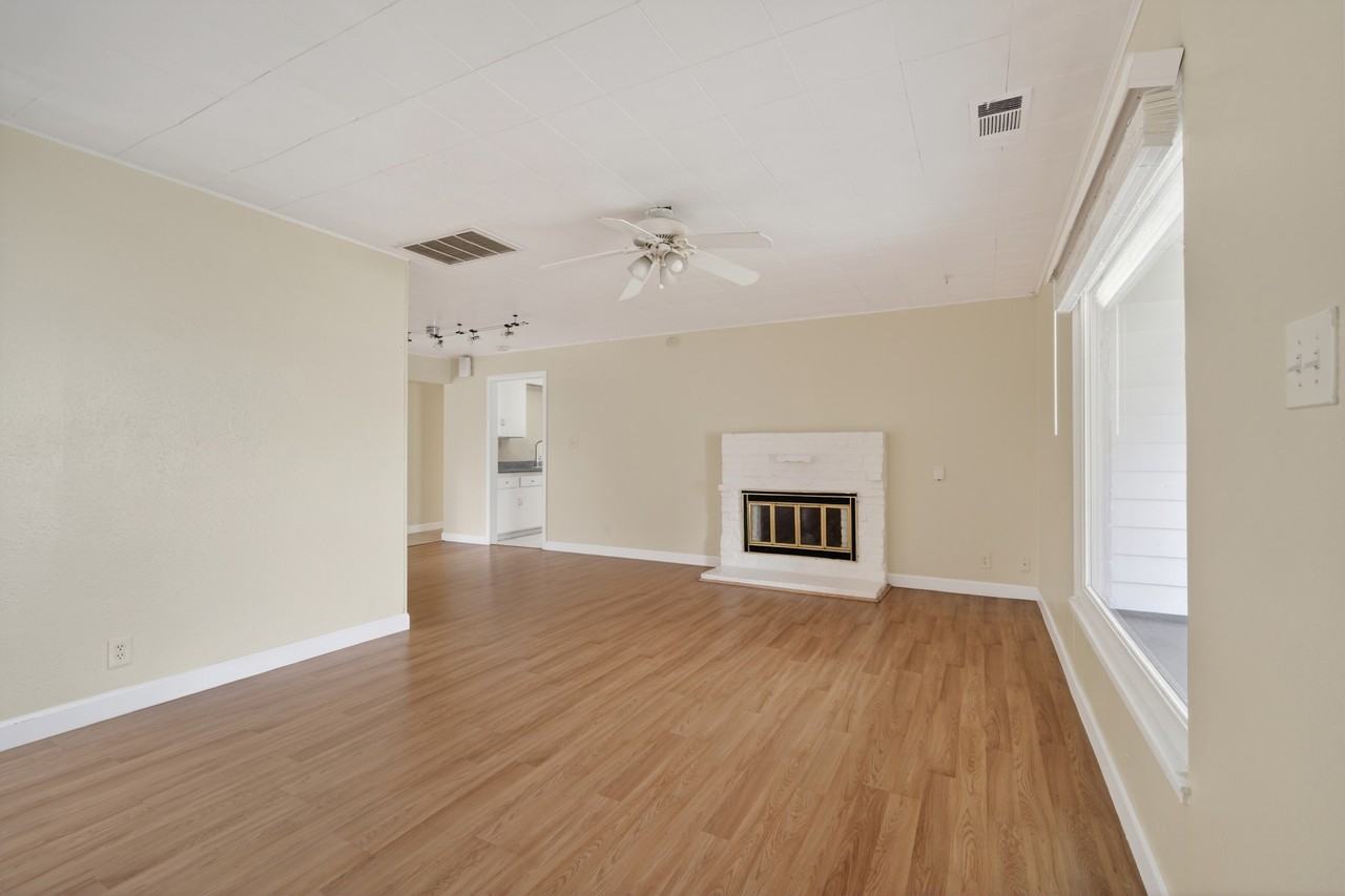 259 Gloria Dr #1 - Photo 4 of 10