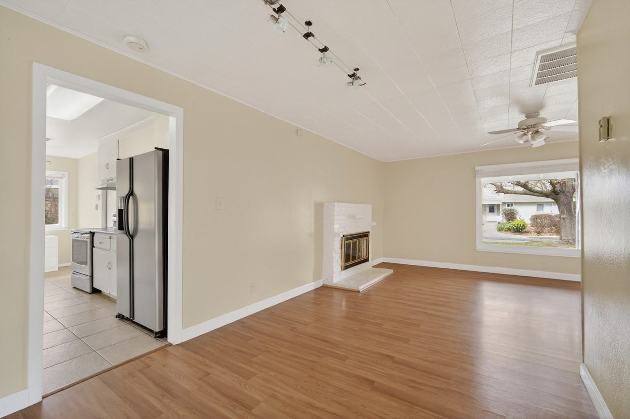 259 Gloria Dr #1 - Photo 5 of 10