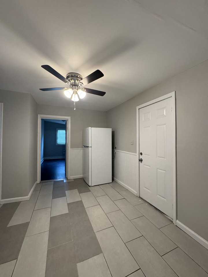 331 S Mclin St Sw #1 - Photo 7 of 11