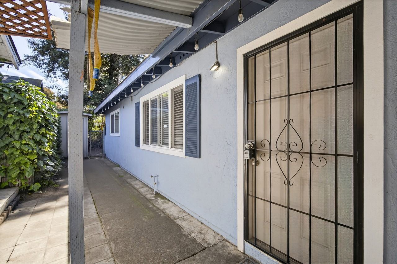 2046 Rutherford St #2 - Photo 2 of 10