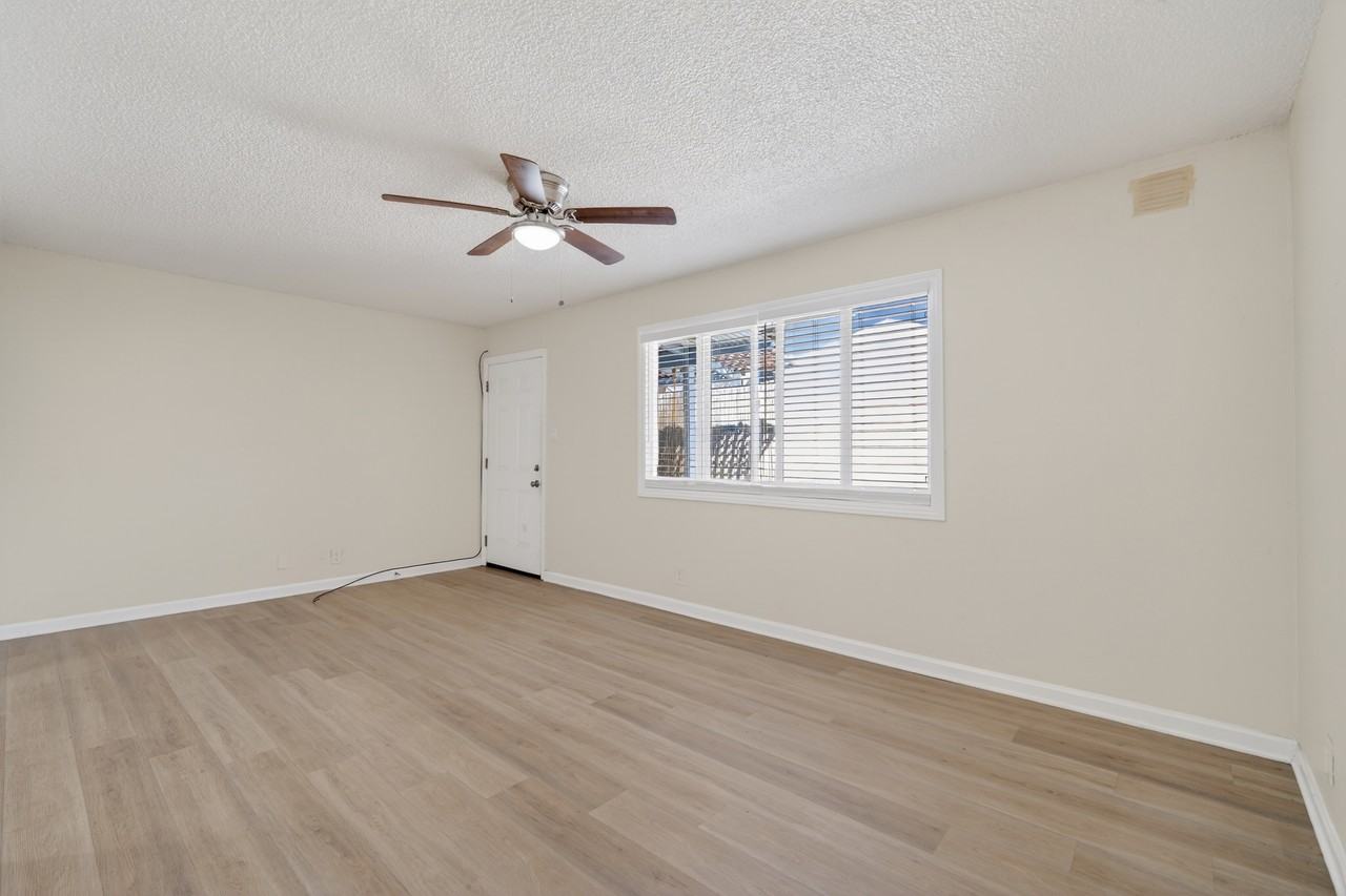 2046 Rutherford St #2 - Photo 3 of 10