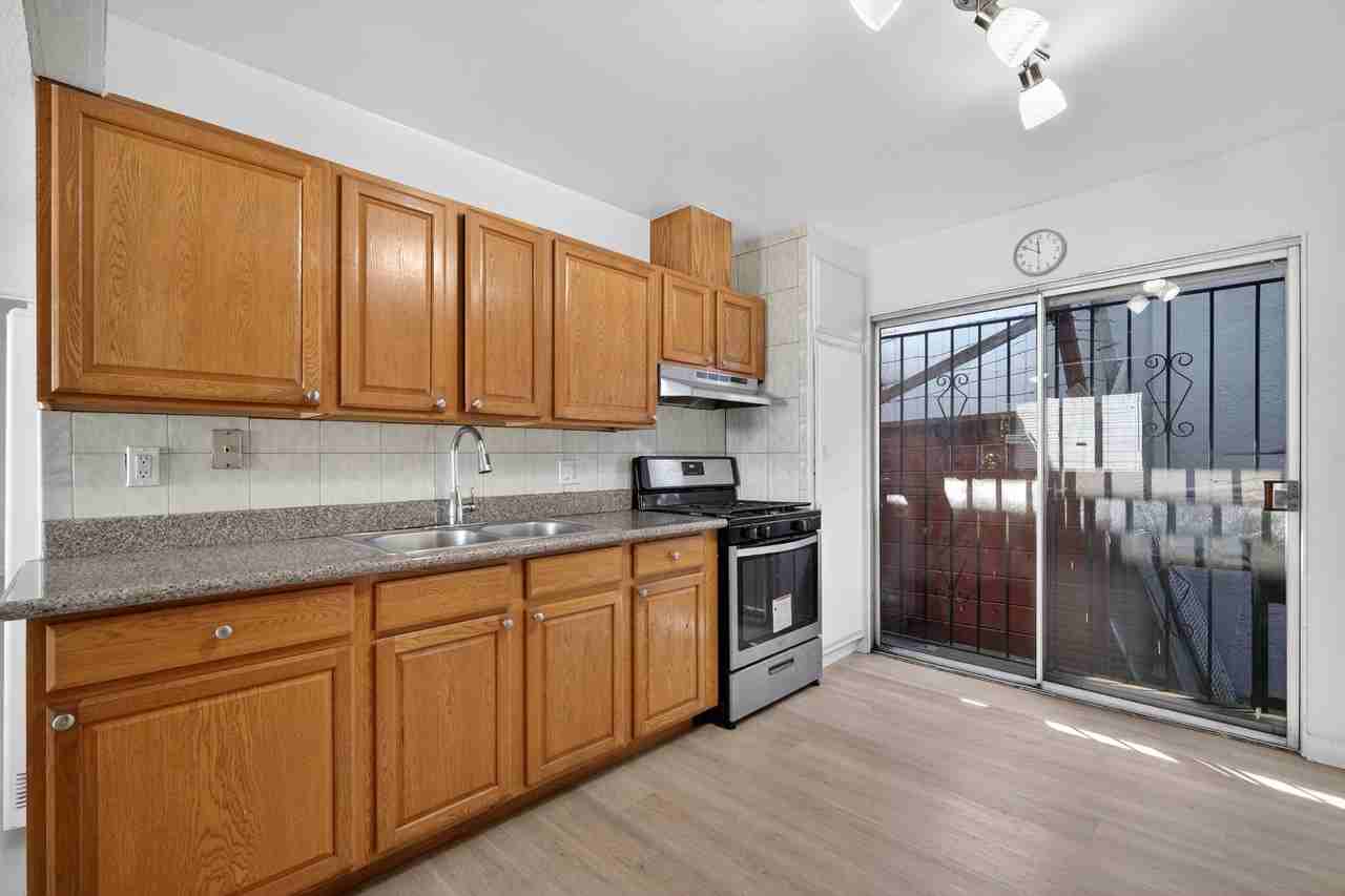 2046 Rutherford St #2 - Photo 6 of 10