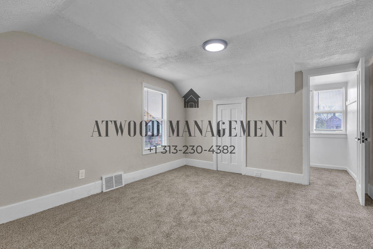 3475 Crane St - Photo 5 of 10