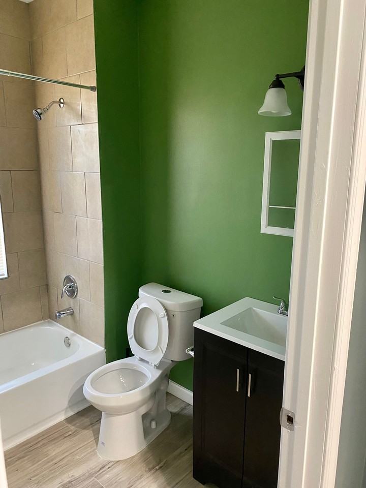 4909 Wisconsin Ave Nw #B - Photo 3 of 8