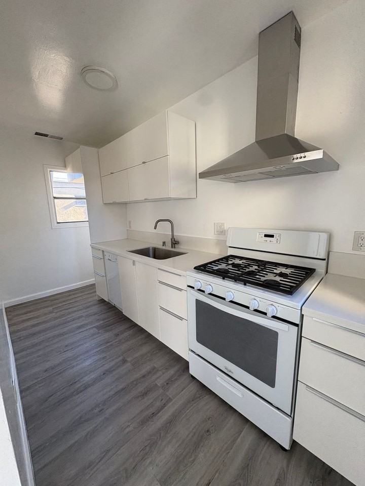 677-707 N Park, Pomona - Photo 3 of 19