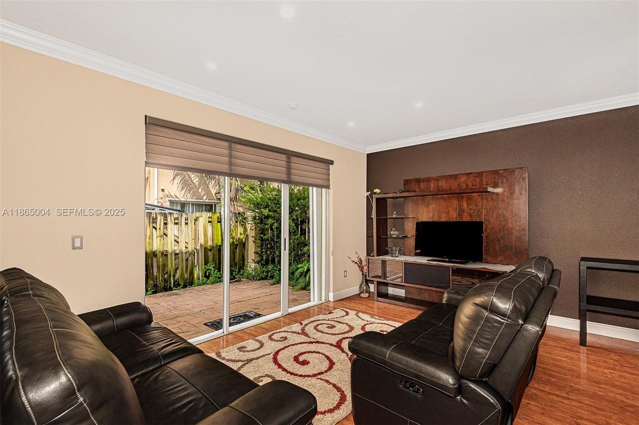 11410 Southwest 137th Court #11410 - Photo 4 of 27