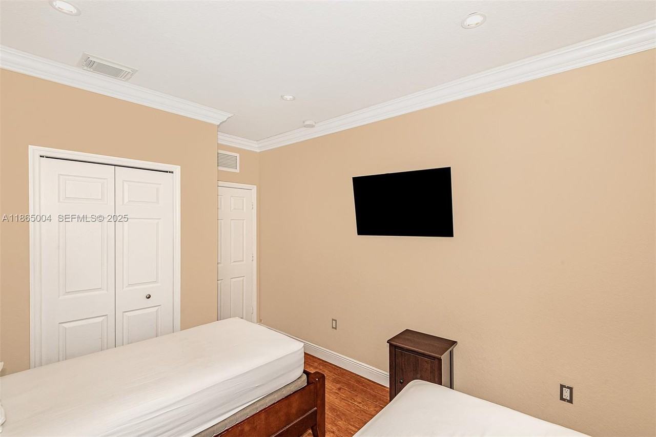 11410 Southwest 137th Court #11410 - Photo 7 of 27