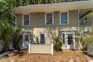 featured image of 1010 E Victory Dr #1