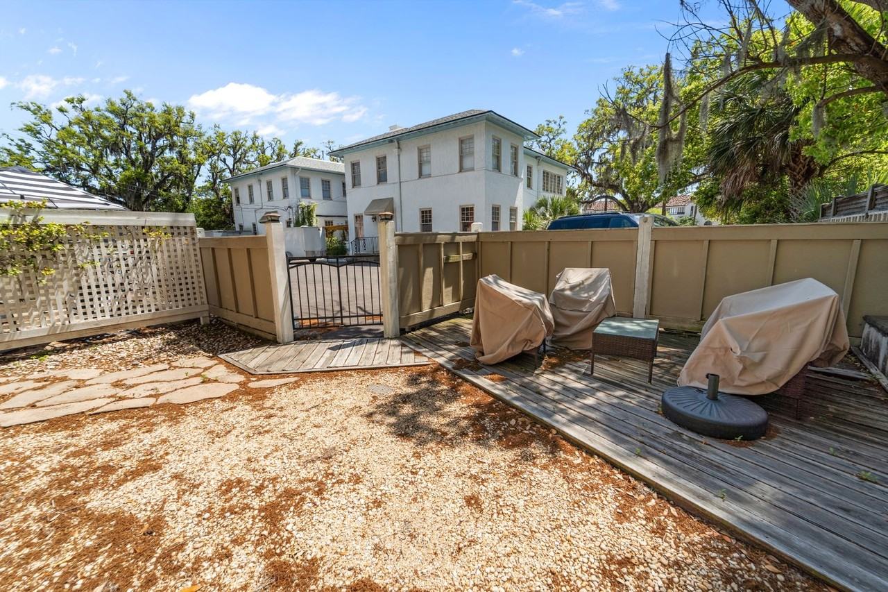 1010 E Victory Dr #1 - Photo 2 of 20