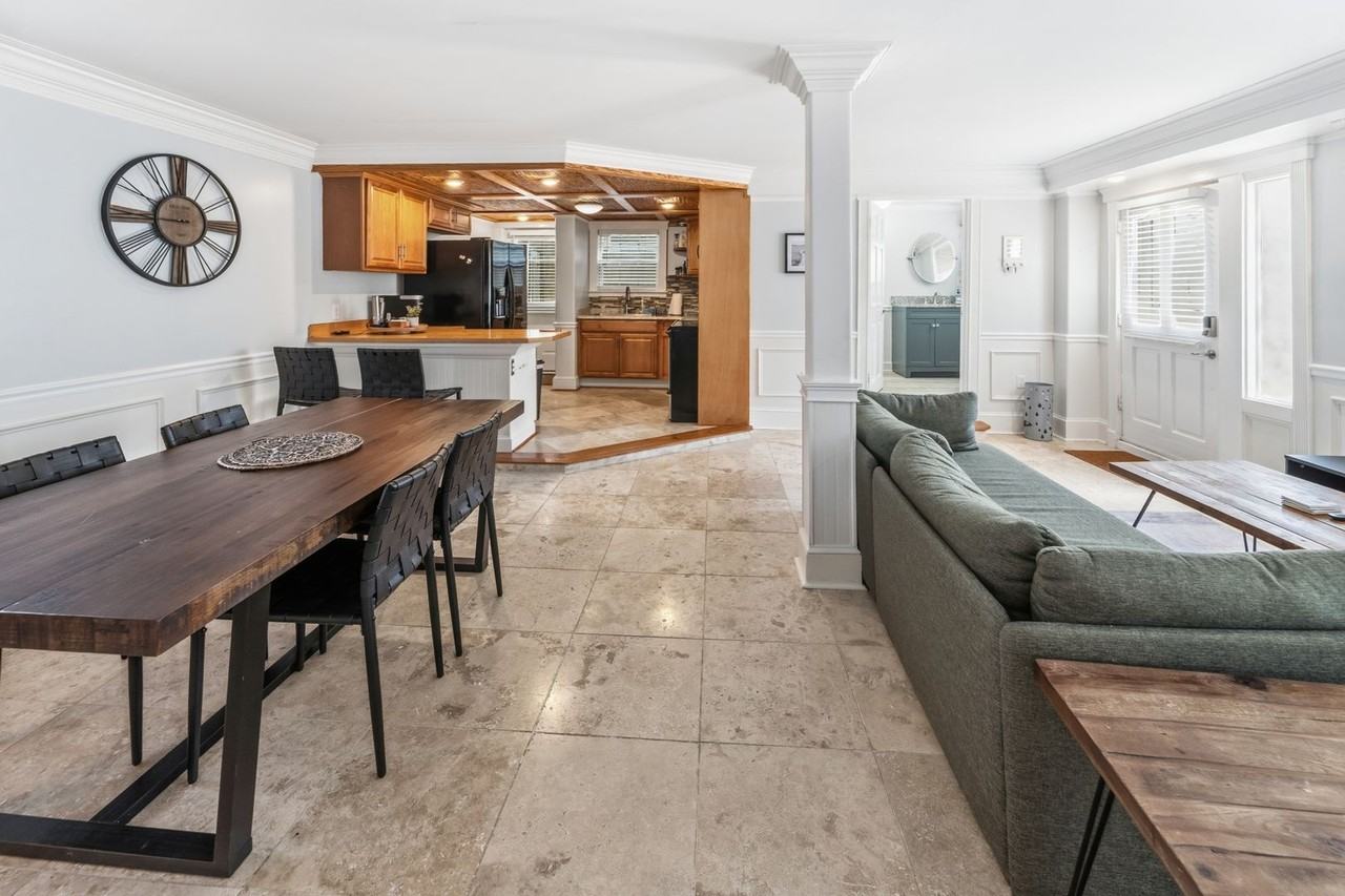 1010 E Victory Dr #1 - Photo 6 of 20