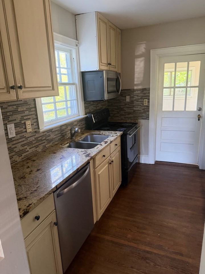 1336 Saint Julien St - Photo 3 of 10