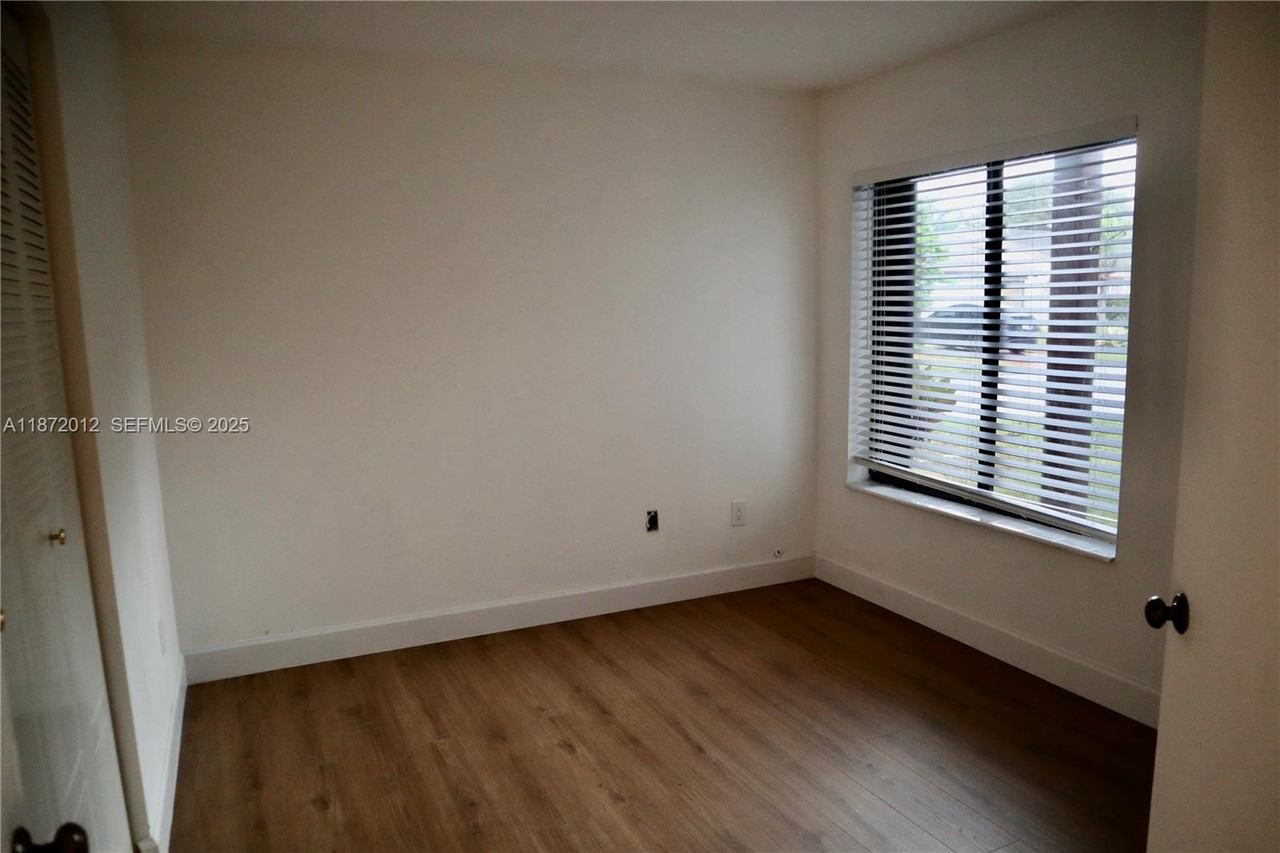 9730 Southwest 148th Avenue - Photo 4 of 13