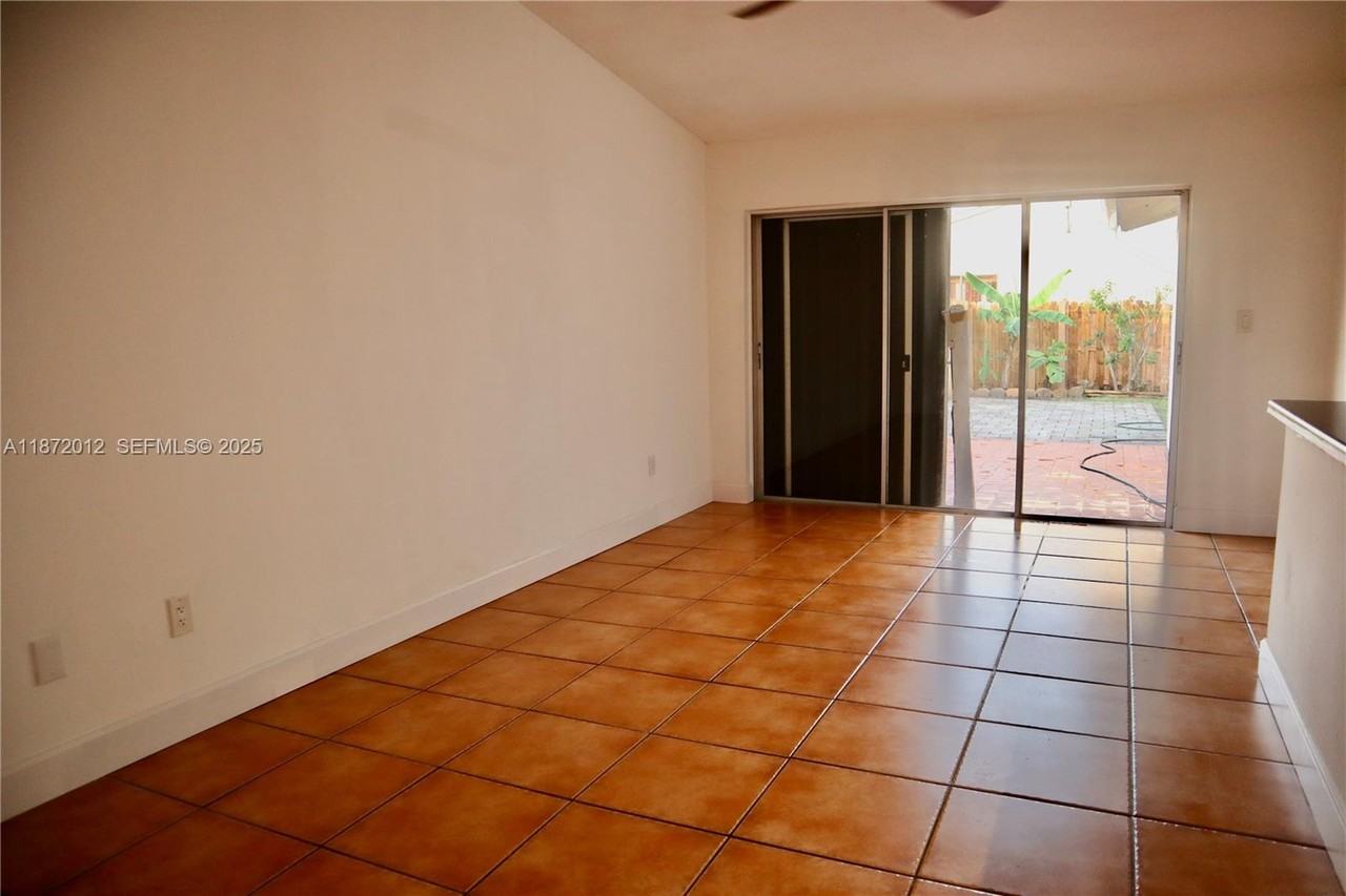 9730 Southwest 148th Avenue - Photo 5 of 13