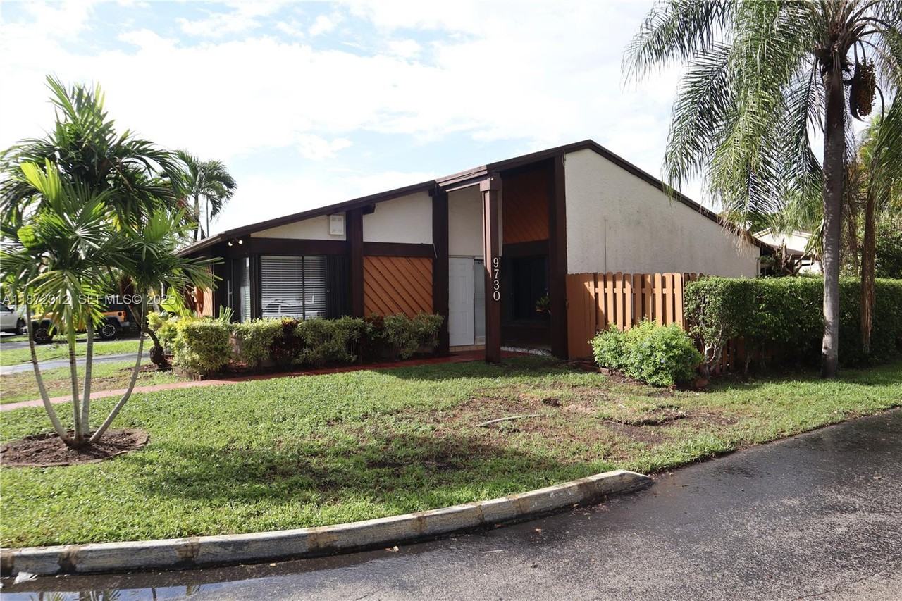 9730 Southwest 148th Avenue - Photo 7 of 13