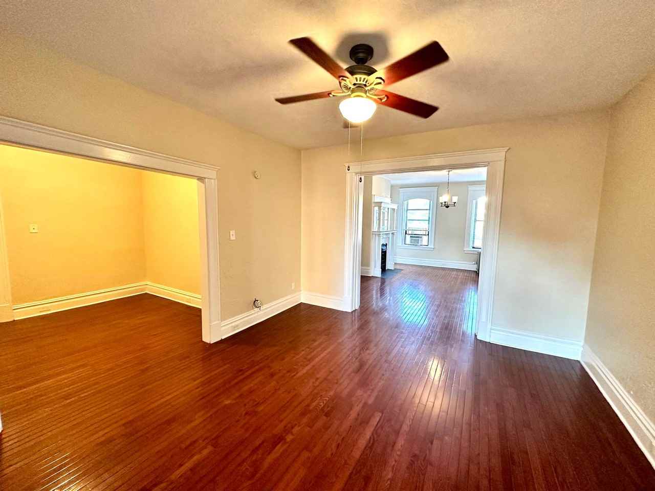 Sycamore - Photo 2 of 18