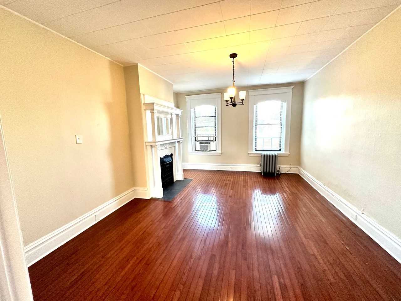 Sycamore - Photo 3 of 18