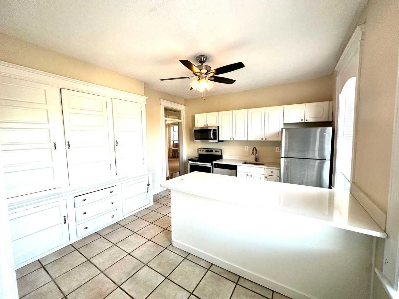 Sycamore - Photo 4 of 18