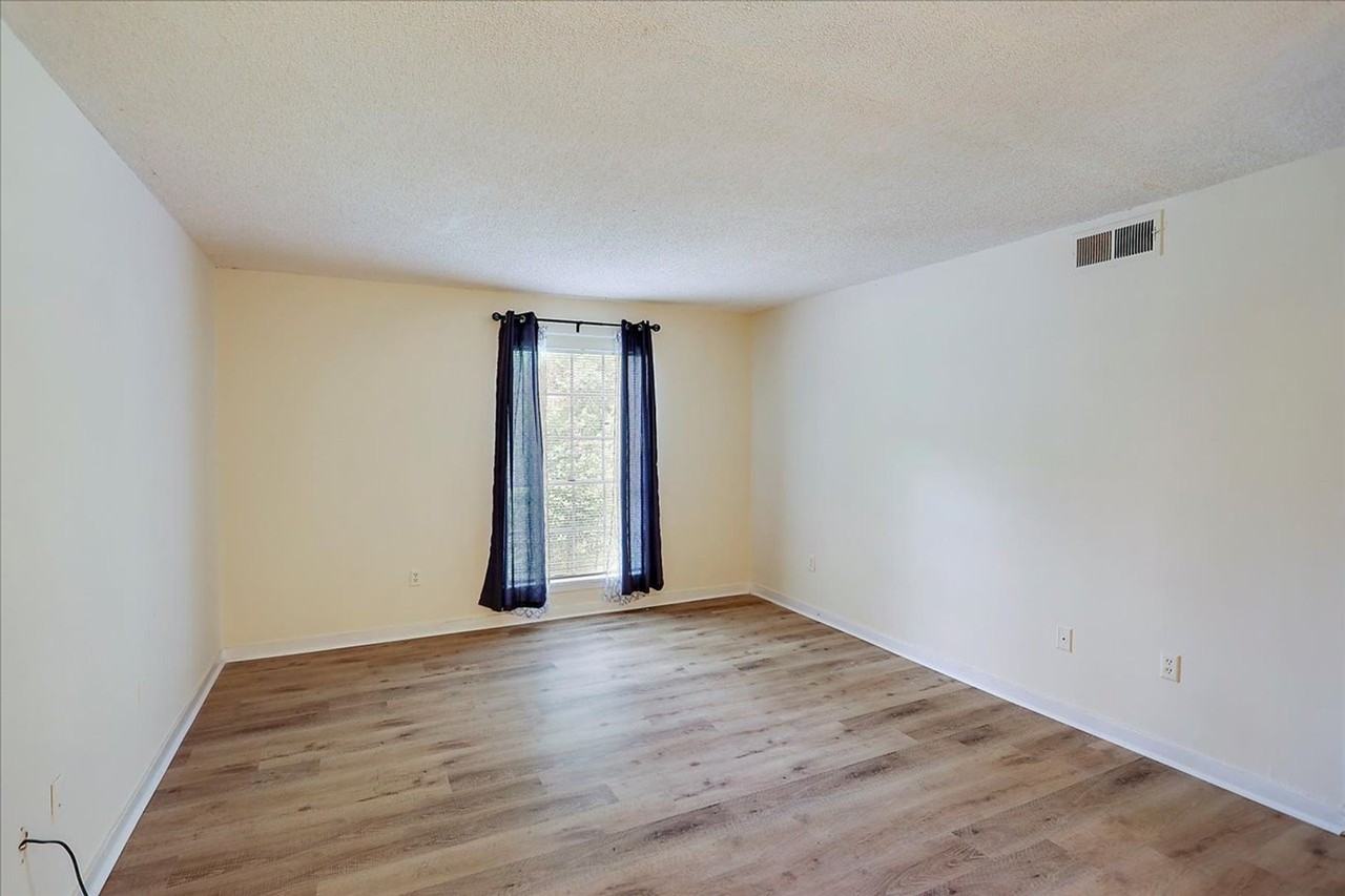The Veranda Apartments, 1140 Greymont Avenue - Photo 2 of 10