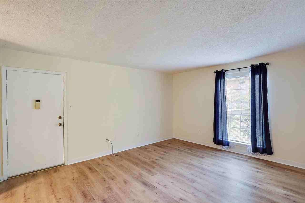 The Veranda Apartments, 1140 Greymont Avenue - Photo 3 of 10