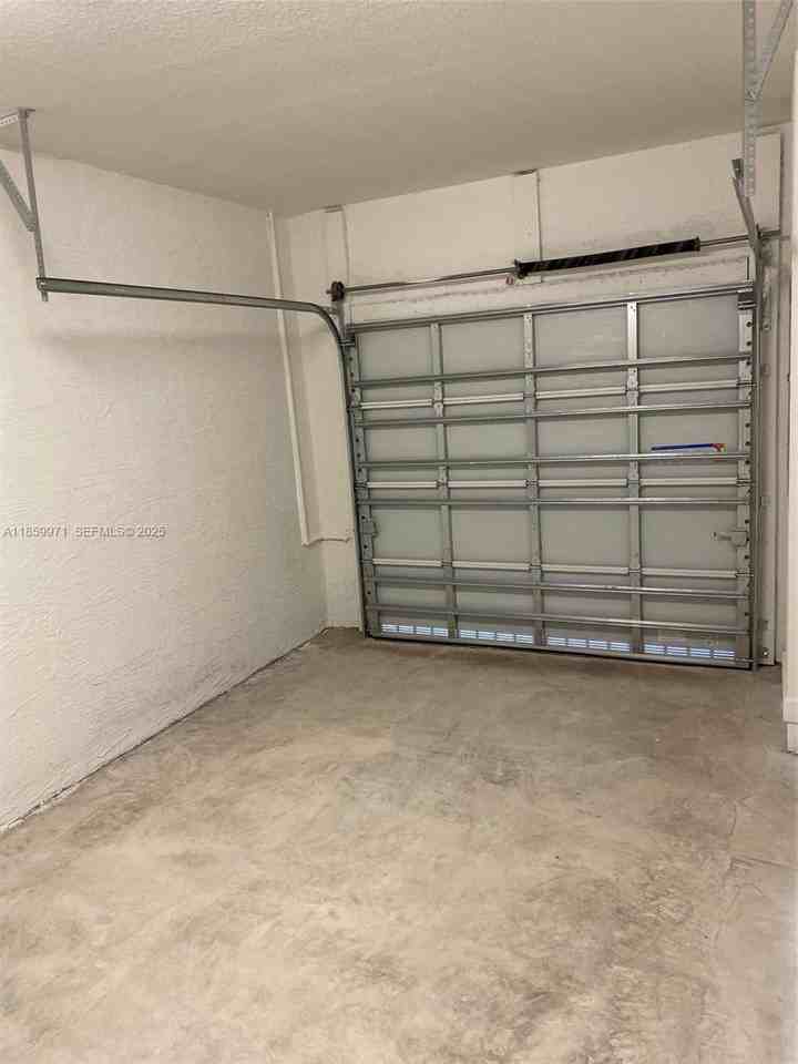 2831 Southwest 16th Terrace #2831 - Photo 3 of 33