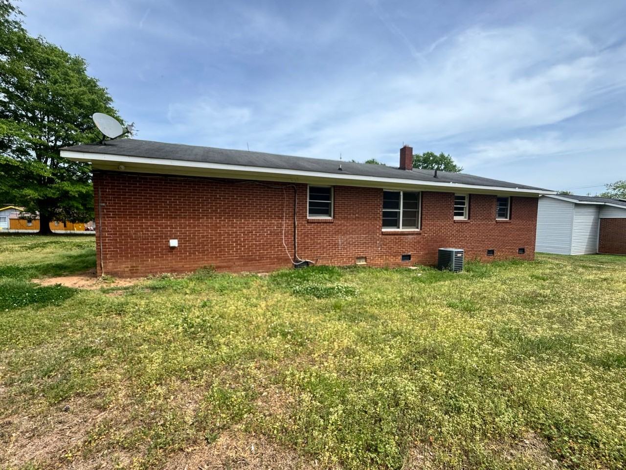 1223 Masonic Dr - Photo 2 of 28