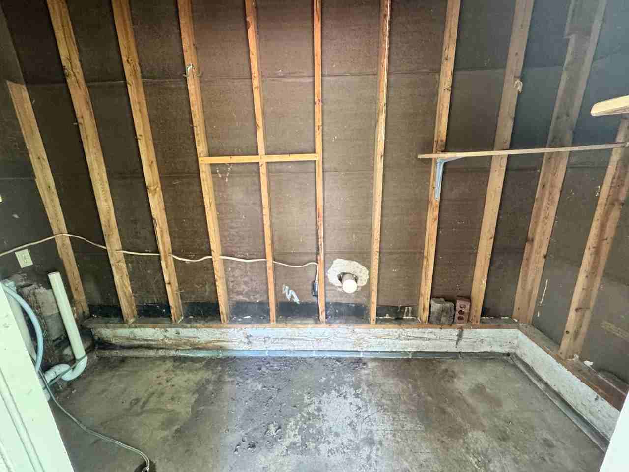 1223 Masonic Dr - Photo 3 of 28