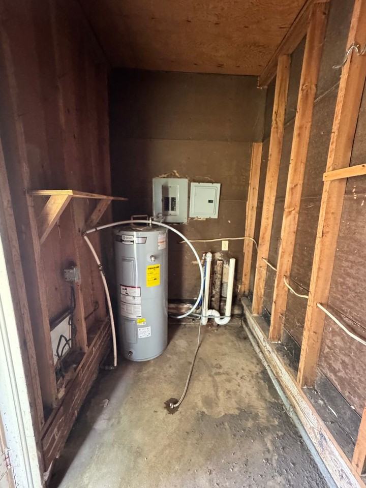 1223 Masonic Dr - Photo 4 of 28