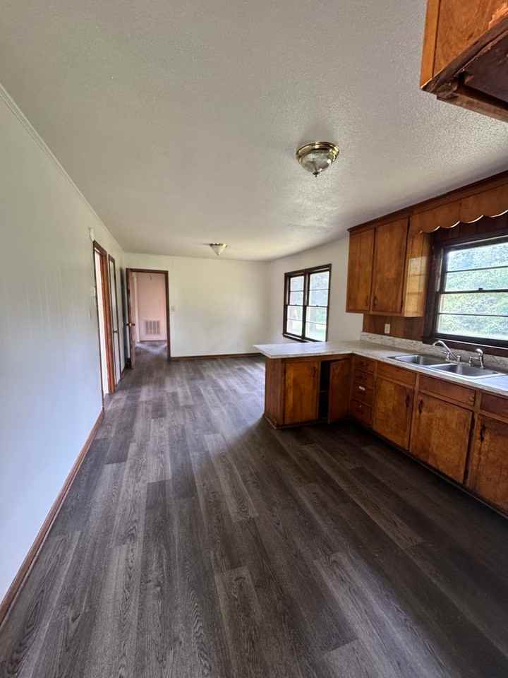 1223 Masonic Dr - Photo 5 of 28