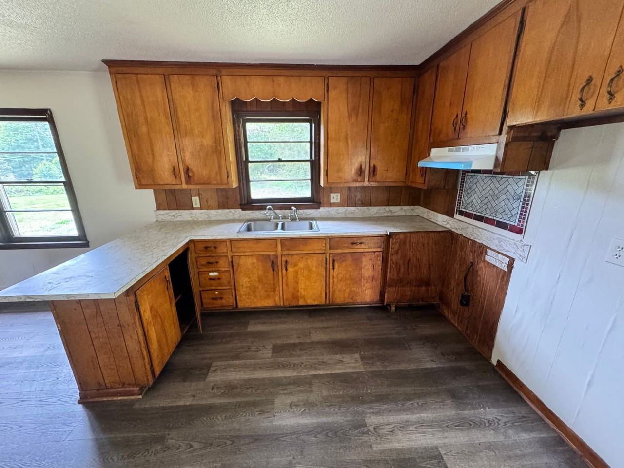 1223 Masonic Dr - Photo 6 of 28