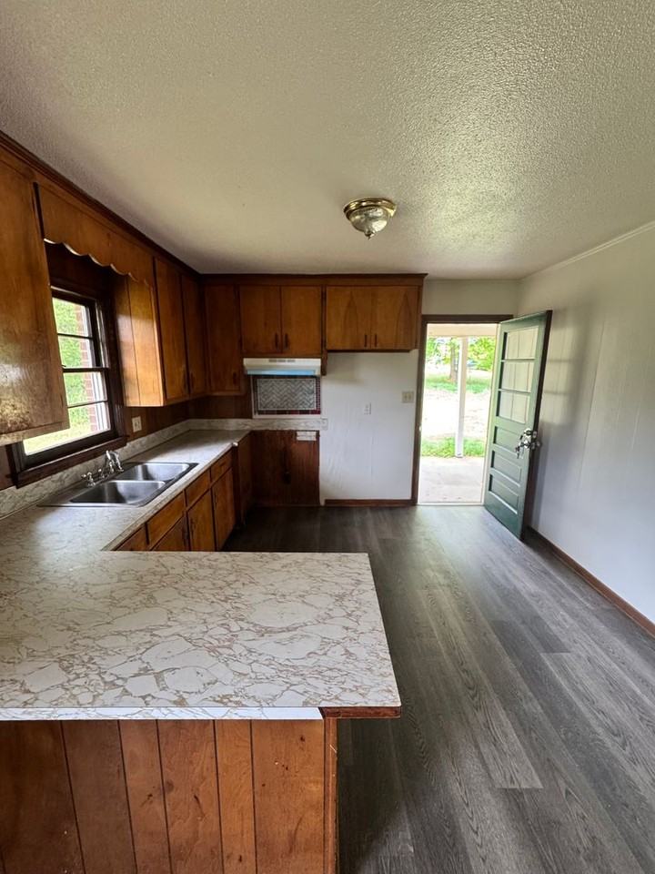 1223 Masonic Dr - Photo 7 of 28