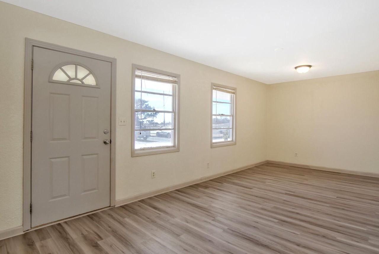 Bel Aire Oliver Apartments - Photo 2 of 22