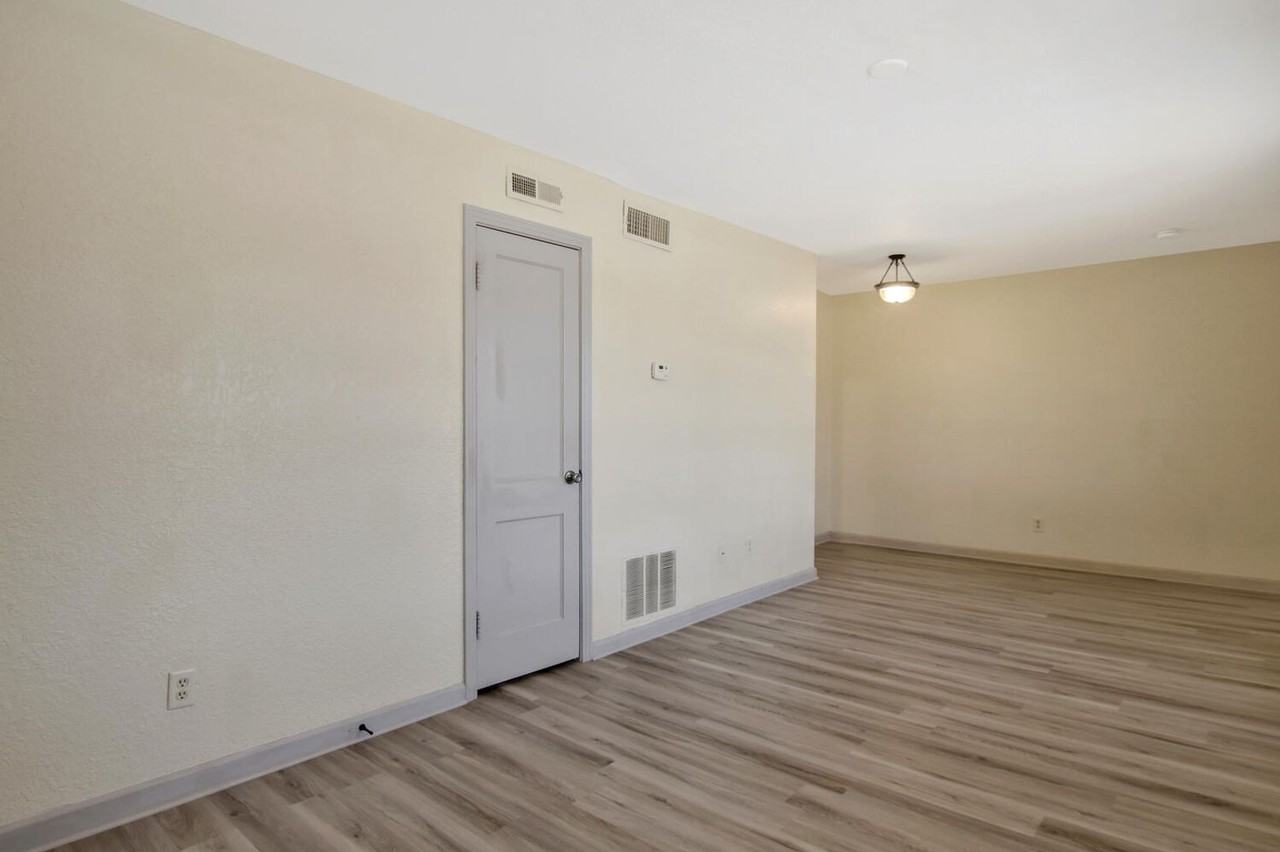 Bel Aire Oliver Apartments - Photo 3 of 22