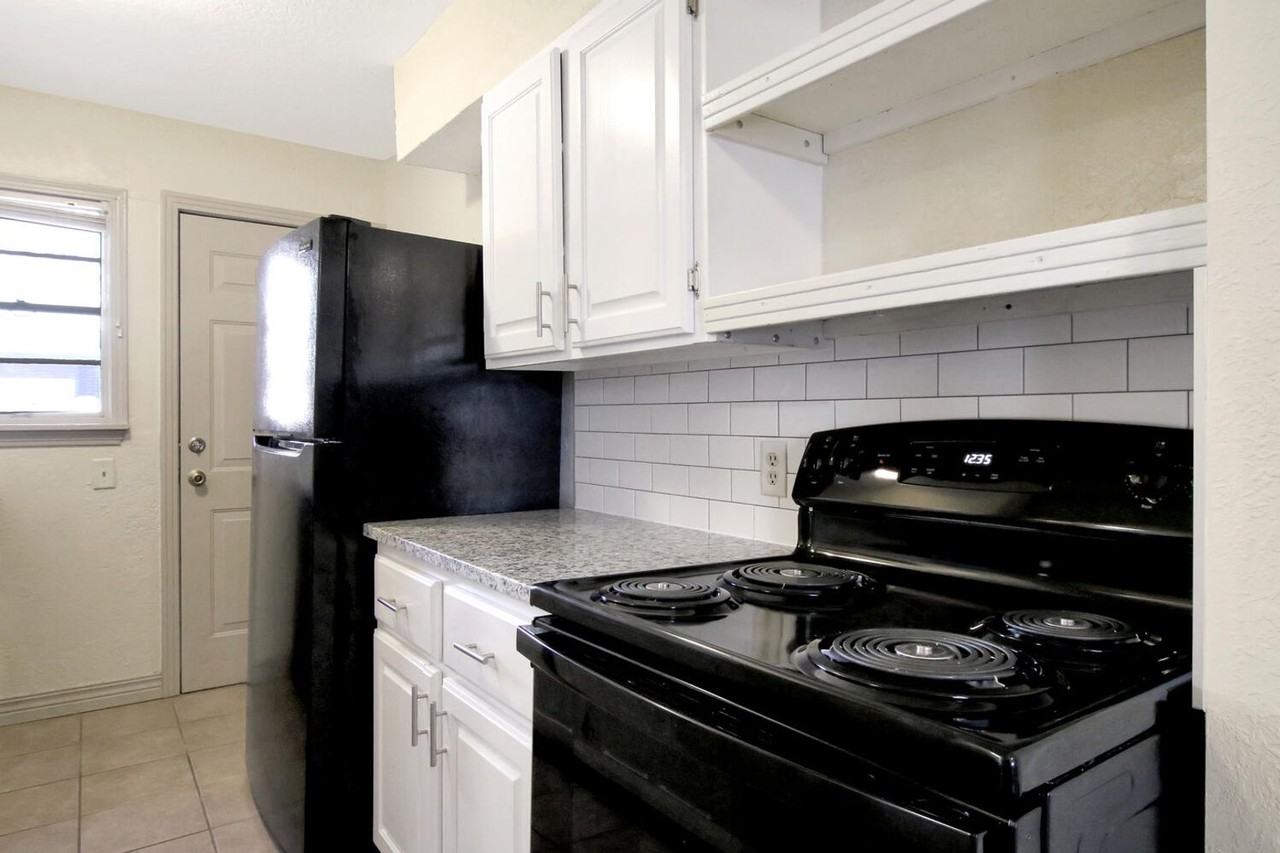 Bel Aire Oliver Apartments - Photo 5 of 22